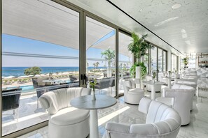 2 quầy bar/khu lounge, quầy bar bên hồ bơi 