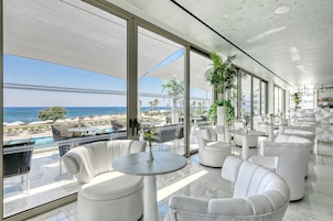 2 bars/lounges, poolside bar