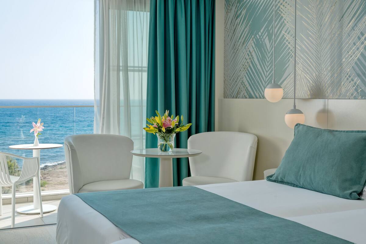 superior room, sea view | 1 bedroom, premium bedding, minibar, in-room safe