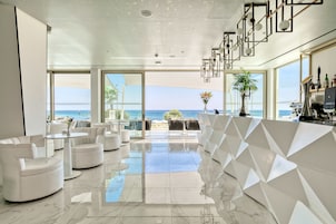 2 bars/lounges, poolside bar