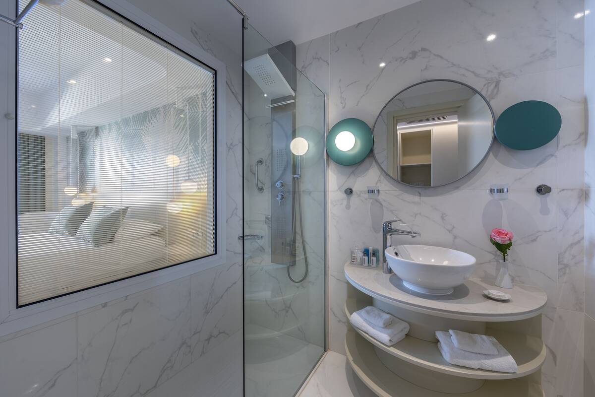 superior room, jetted tub | bathroom | designer toiletries, hair dryer, bathrobes, slippers