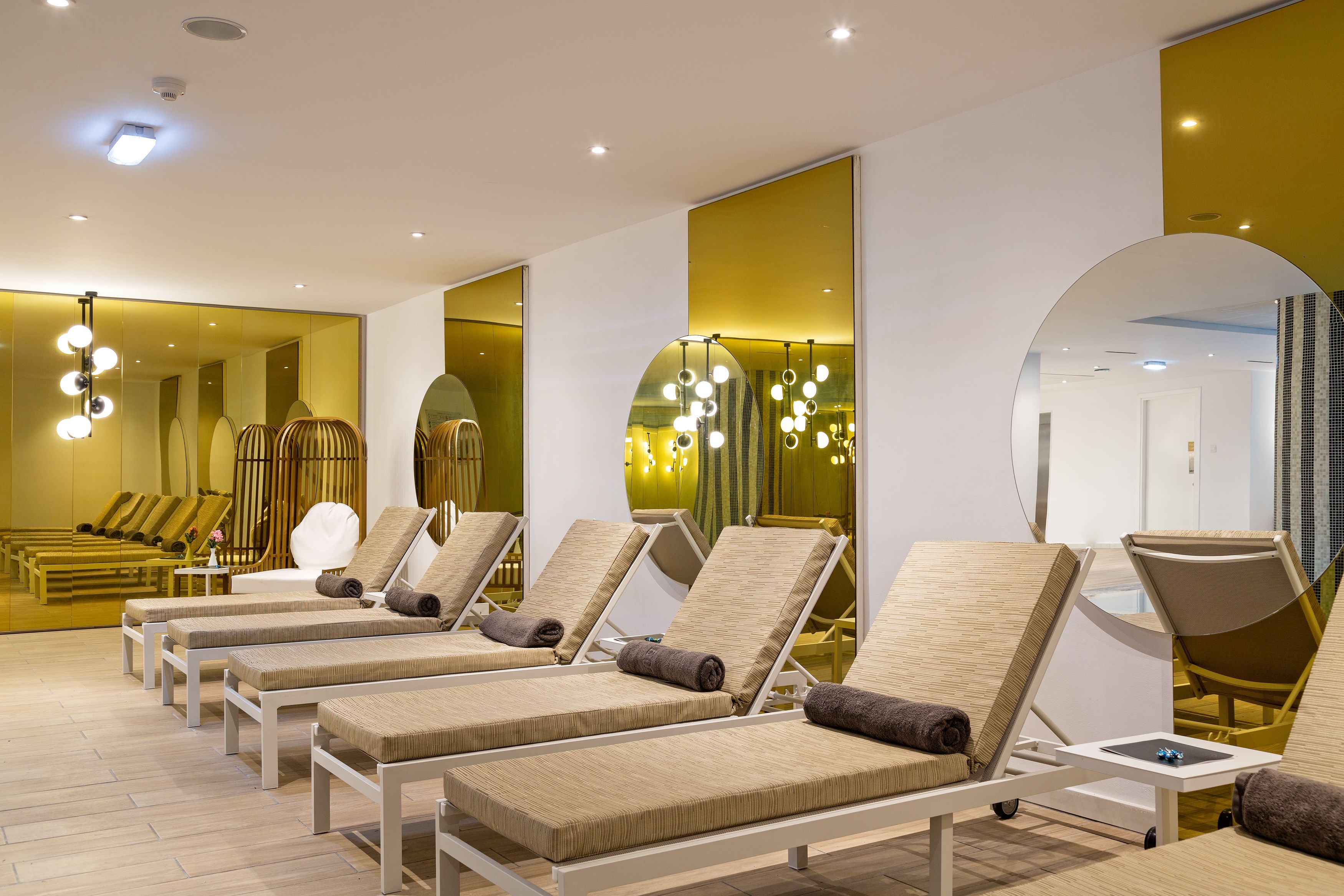 sauna, steam room, 4 treatment rooms