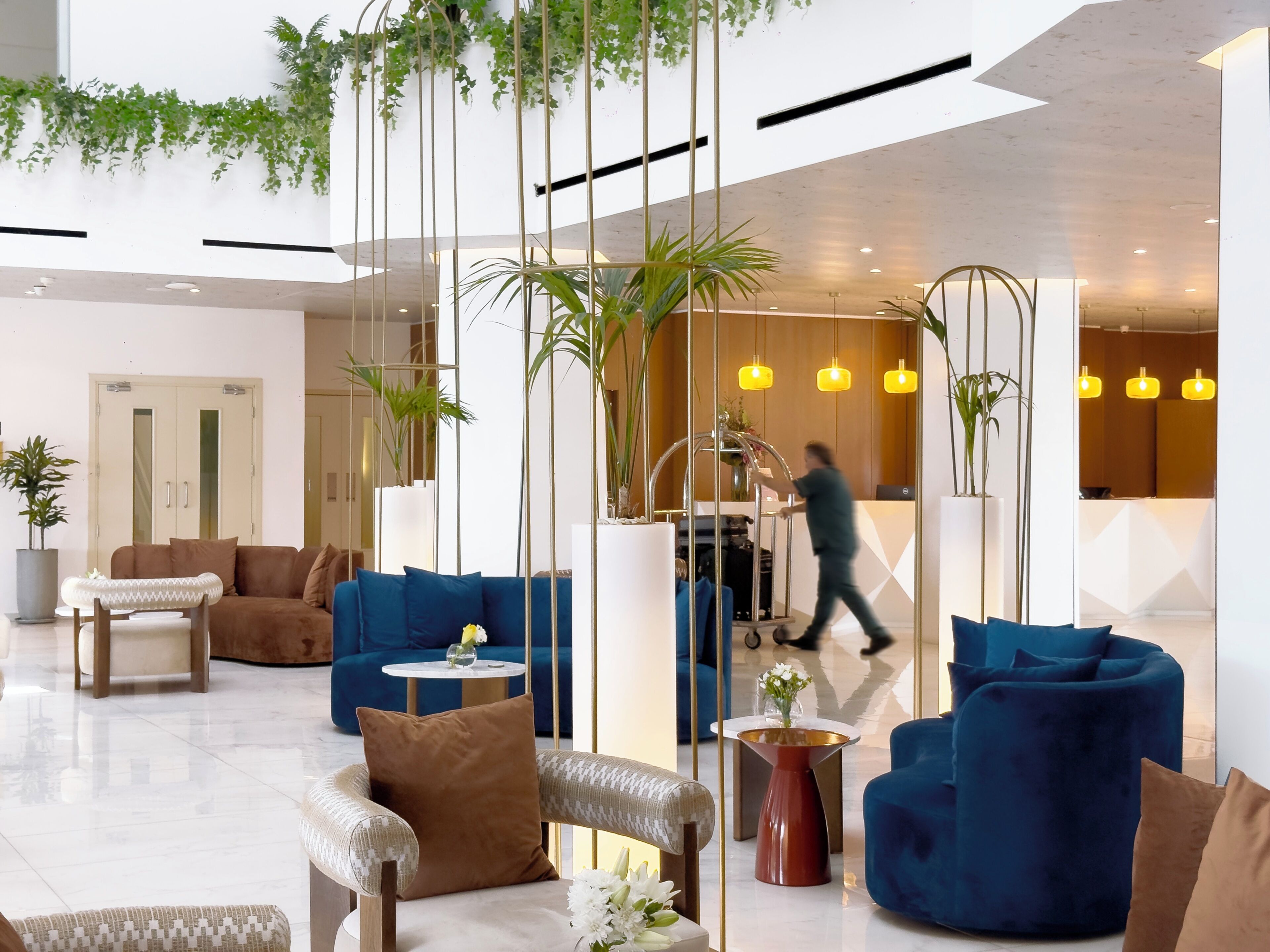 Lobby-lounge