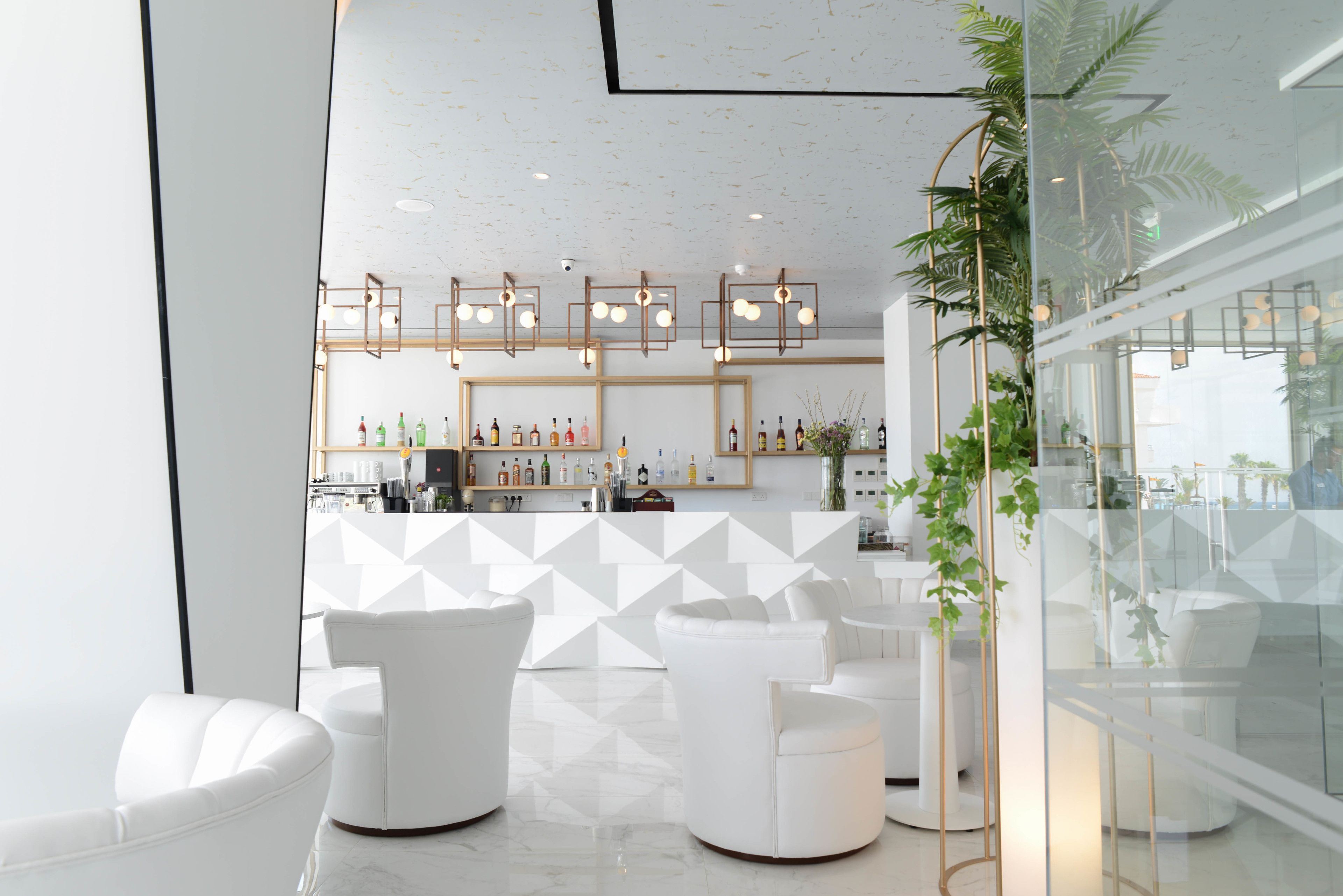 2 bars/lounges, poolside bar