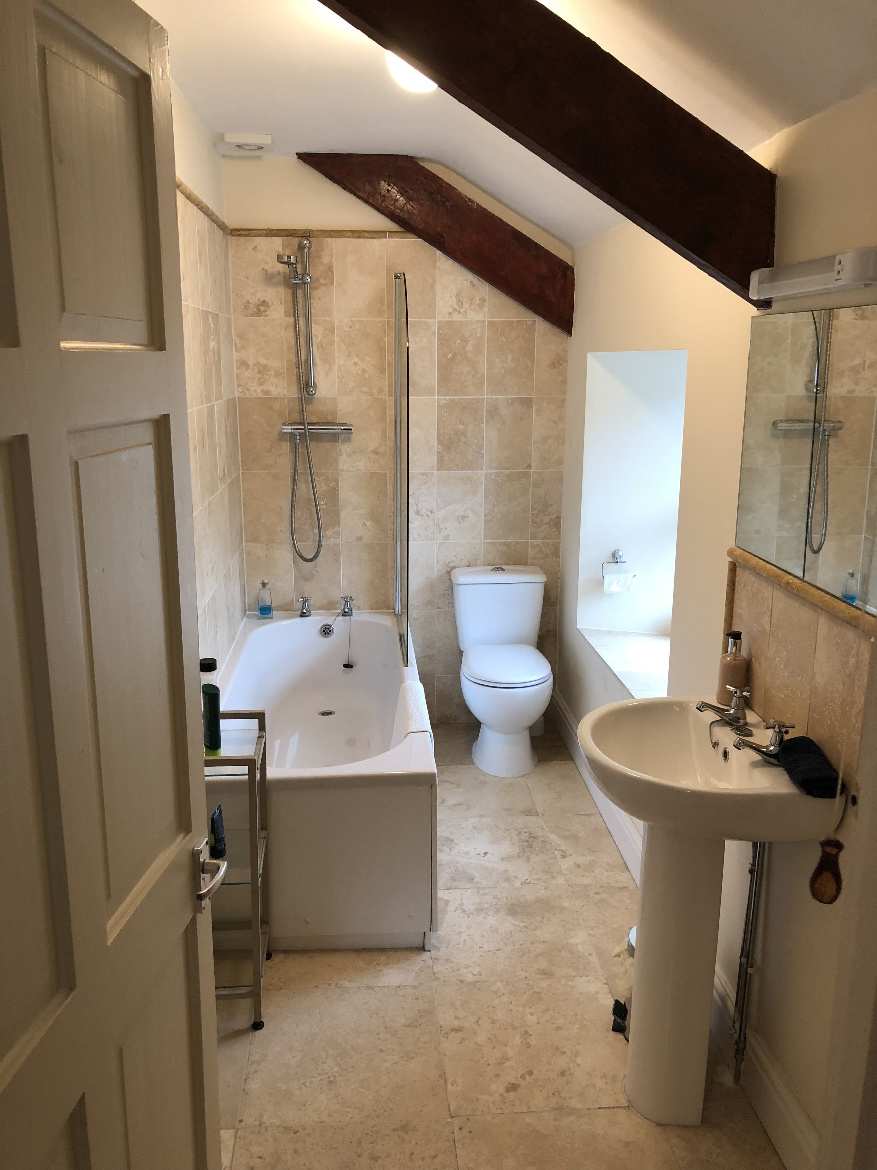 standard double room, 1 double bed, non smoking | bathroom | free toiletries, towels