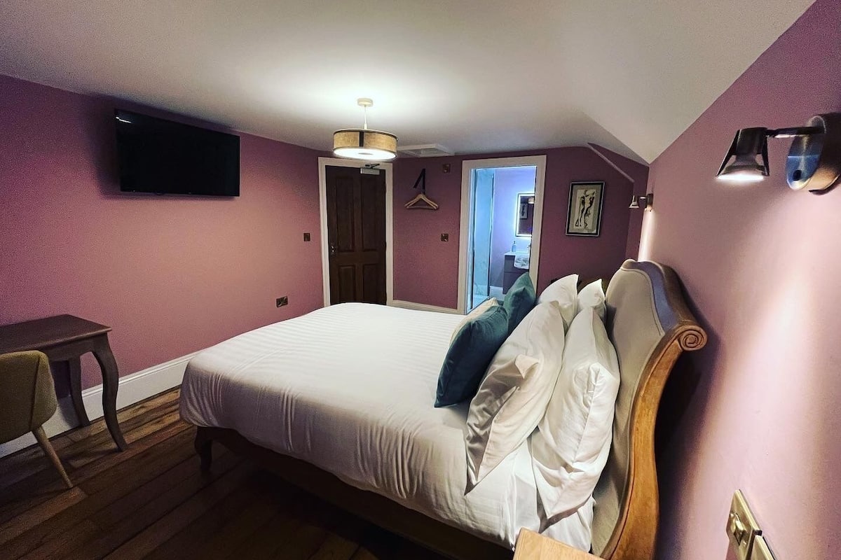superior double room | 1 bedroom, iron/ironing board, free wifi, bed sheets