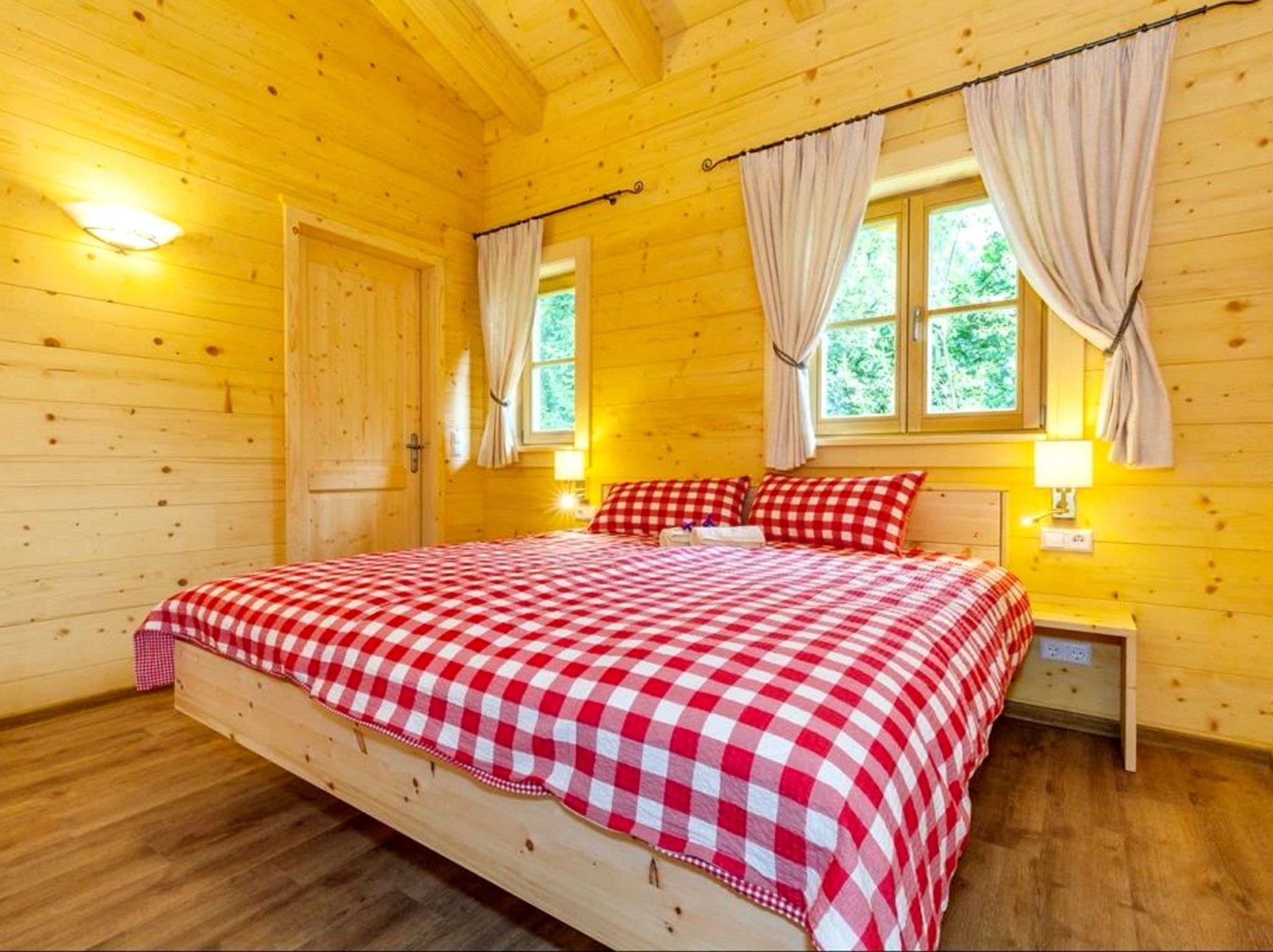 1 bedroom, desk, iron/ironing board, bed sheets