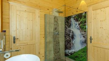 Chalet | Bathroom | Shower, hair dryer, bathrobes, towels