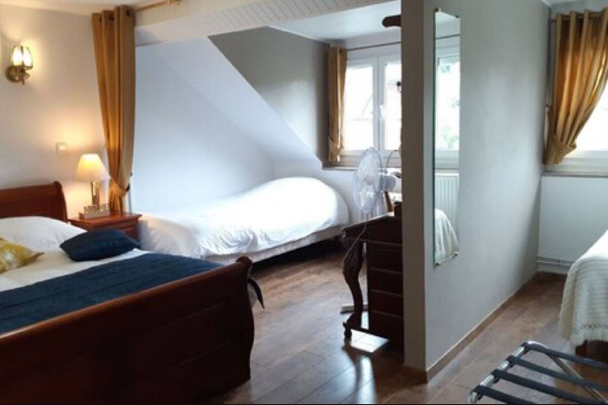 Quadruple Room | Soundproofing, WiFi (free), individually decorated