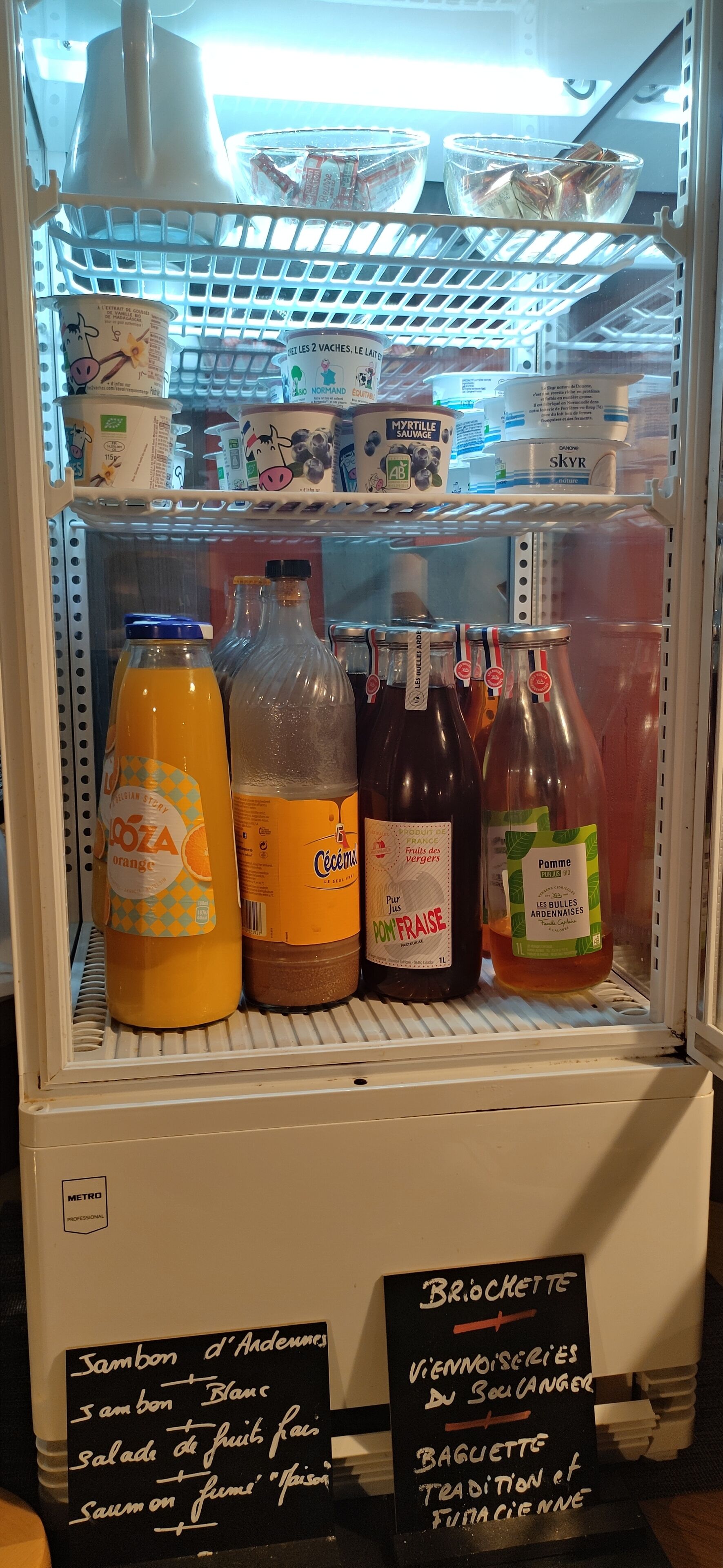 daily buffet breakfast (eur 11 per person)