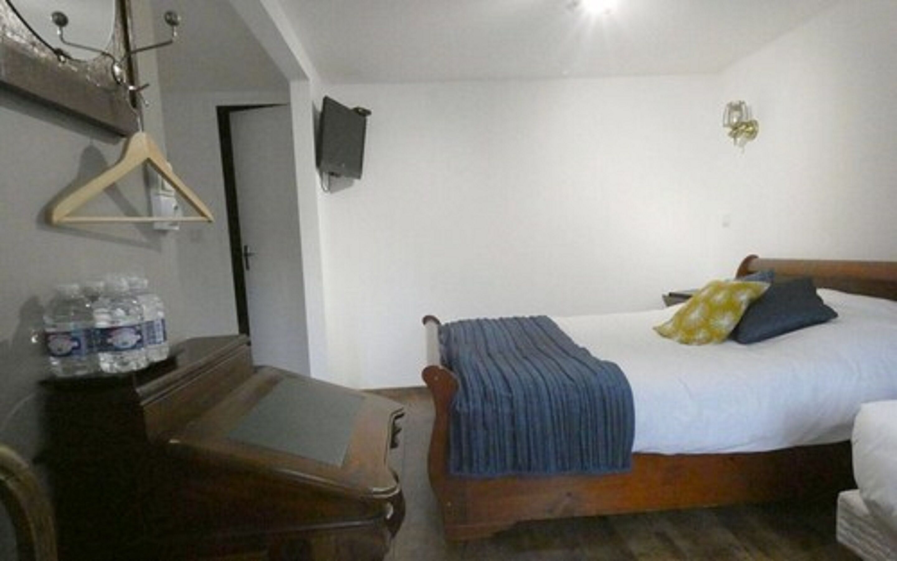 quadruple room | bathroom | combined shower/bathtub, free toiletries, hair dryer, towels
