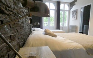 Chambre triple | Décor unique, ameublement unique, système d’insonorisation