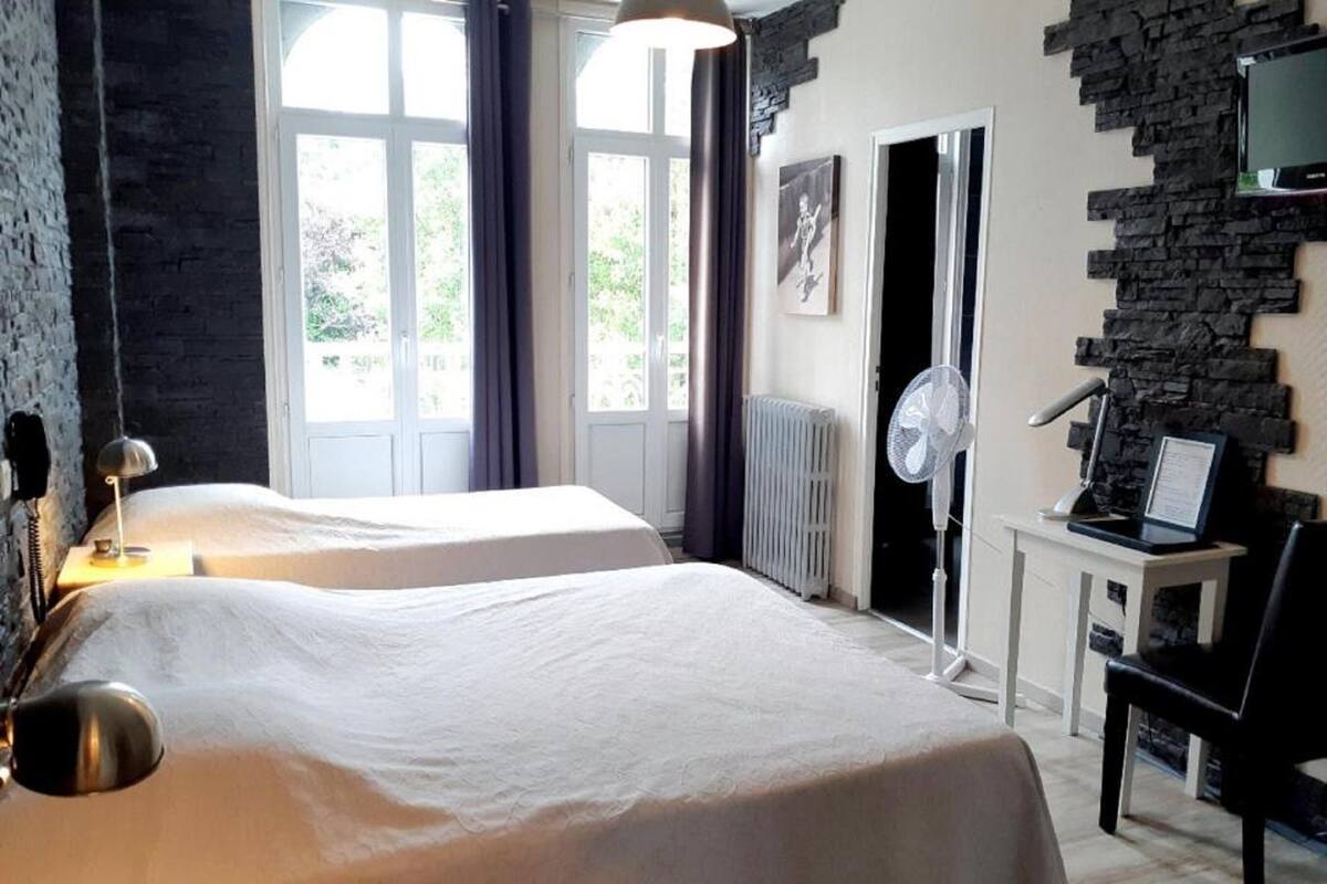 Triple Room | Soundproofing, WiFi (free), individually decorated