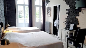 Triple Room | Individually decorated, individually furnished, soundproofing, free WiFi