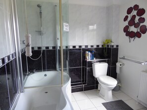 Double Room, Shared Bathroom (Lambourn ) | Bathroom | Shower, free toiletries, hair dryer, towels - Mayfields Guest House (Wokingham)