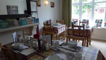 Daily full breakfast (GBP 7 per person)