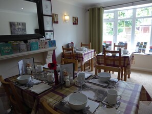 Daily full breakfast (GBP 7 per person)