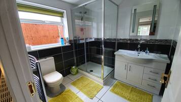 Family Room, Private Bathroom (Windrush) | Individually decorated, individually furnished, desk, soundproofing