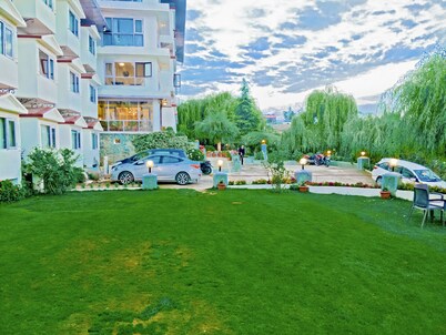 Royal Jardin Whistling Pines Resort