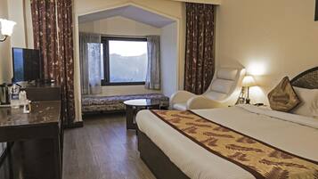 Familien-Suite, 2 Schlafzimmer, Talblick | Bettwäsche aus ägyptischer Baumwolle, Zimmersafe