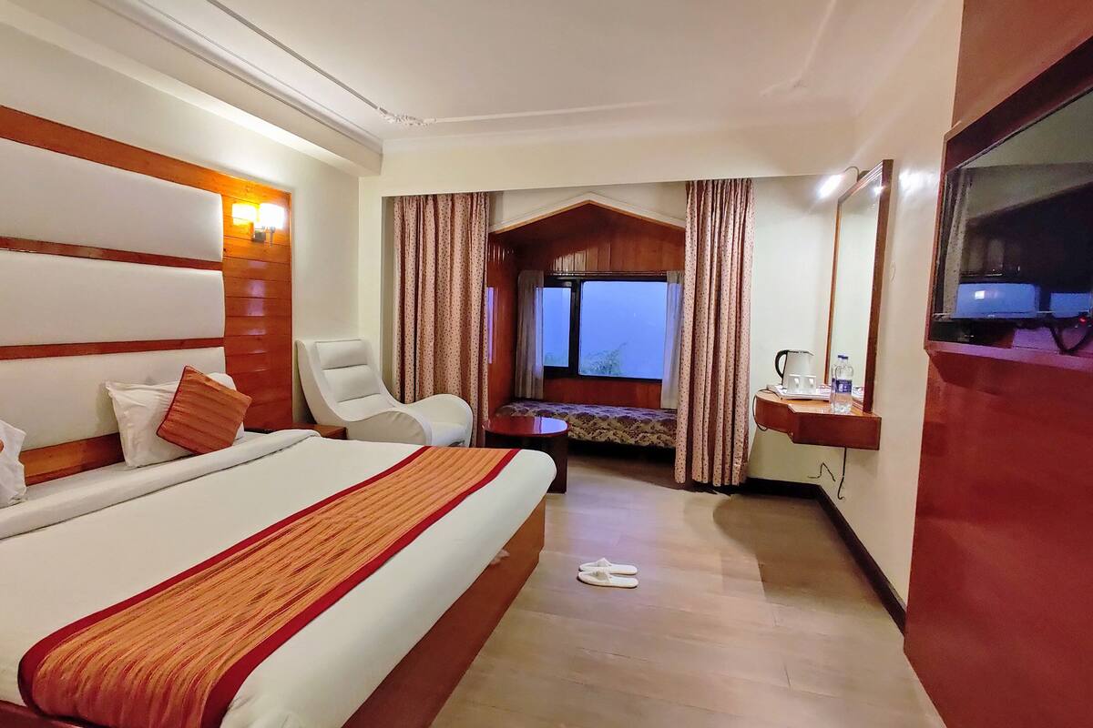 Superior Double Room, 1 King Bed, Valley View | Egyptian cotton sheets, in-room safe, desk, rollaway beds
