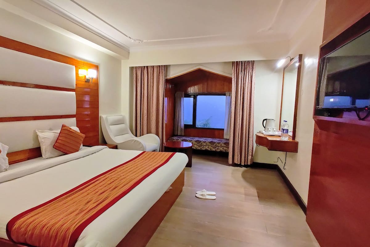 Superior-Doppelzimmer, 1 King-Bett, Talblick | 2 Schlafzimmer, Bettwäsche aus ägyptischer Baumwolle, Zimmersafe