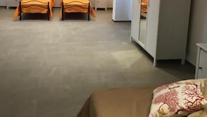 Desk, bed sheets - Casa Vacanza Marijò (Nardò)