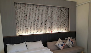 1 bedroom, blackout curtains, free WiFi, bed sheets