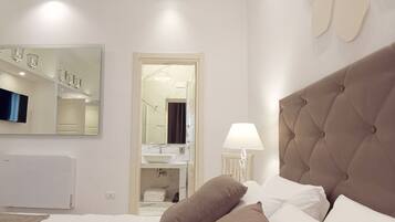 Deluxe Double Room | Desk, blackout drapes, soundproofing, free WiFi