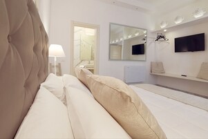 Deluxe Double Room | Desk, blackout drapes, soundproofing, free WiFi