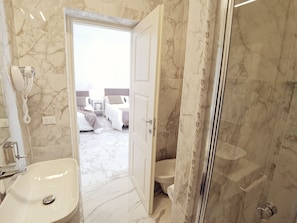 Dusche, Regendusche, Haartrockner, Bidet