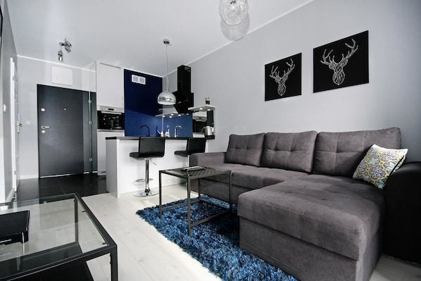 Appartamento Deluxe | Area soggiorno | TV a schermo piatto