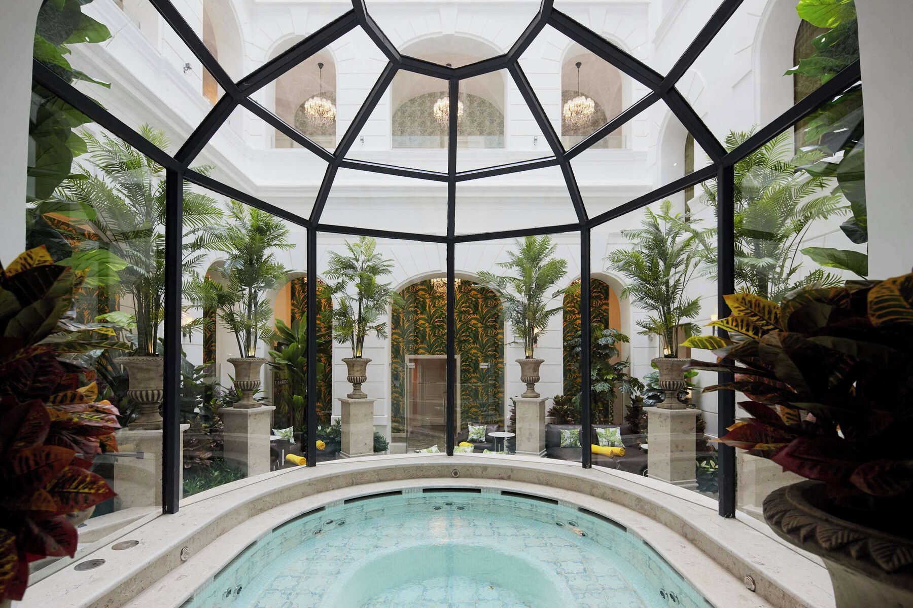 Indoor spa tub