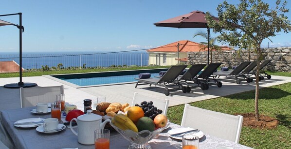 Villa, vista al océano | Interior