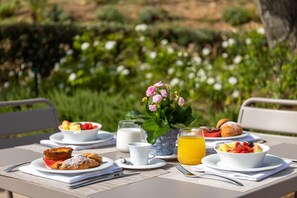 Se sirven desayunos y almuerzos