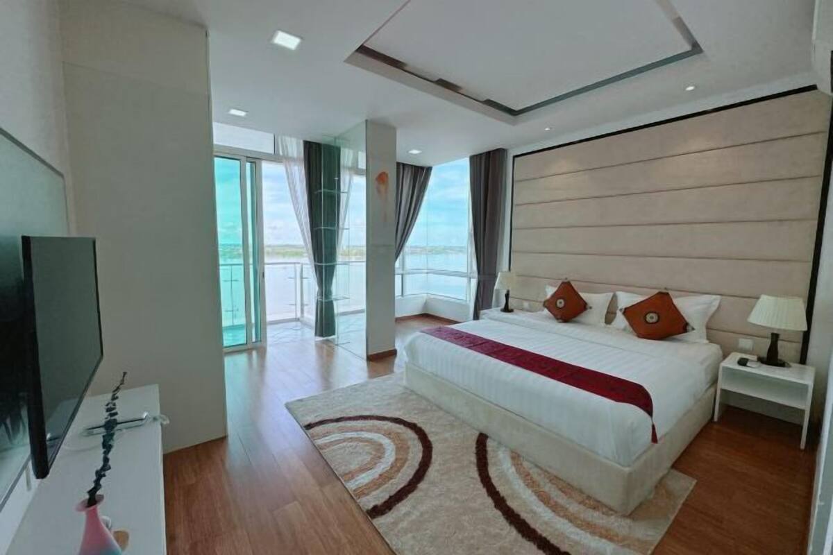 In-room safe, desk, blackout curtains, free WiFi