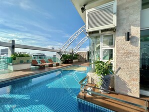Outdoor pool - Infinity 28 Hotel & Residence (Phnom Penh)