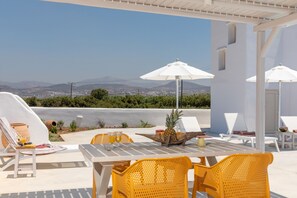 Terrace/patio - Naxian Lounge Villas (Naxos)