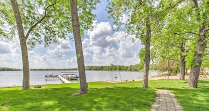 Clearwater Lake Getaway w/ Shared Pool & Boat Dock