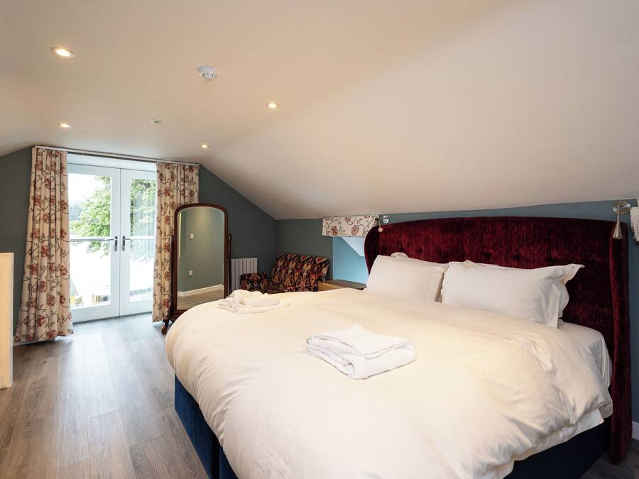 Family Apartment | Egyptian cotton sheets, premium bedding, individually decorated