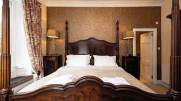 (Bridal Suite) Super King with Lake View Ensuite Rm 2  | 2 bedrooms, Egyptian cotton sheets, premium bedding