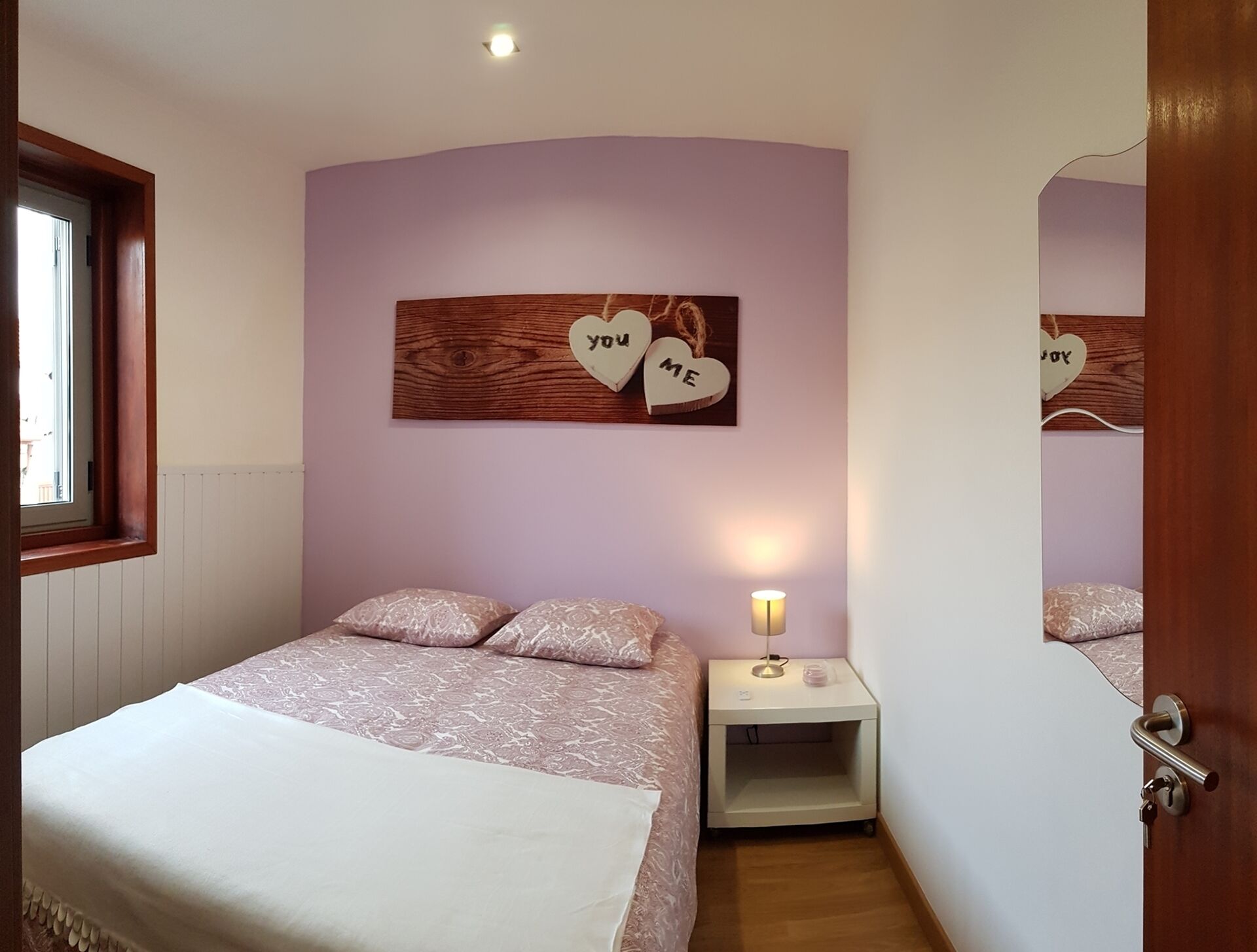 3 habitaciones, tabla de planchar con plancha, wifi y ropa de cama 