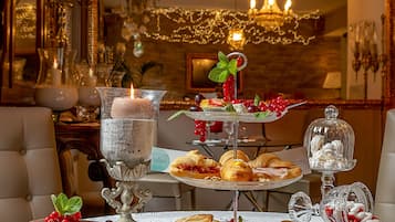 Tägliches inbegriffenes Frühstück zur Selbstbedienung