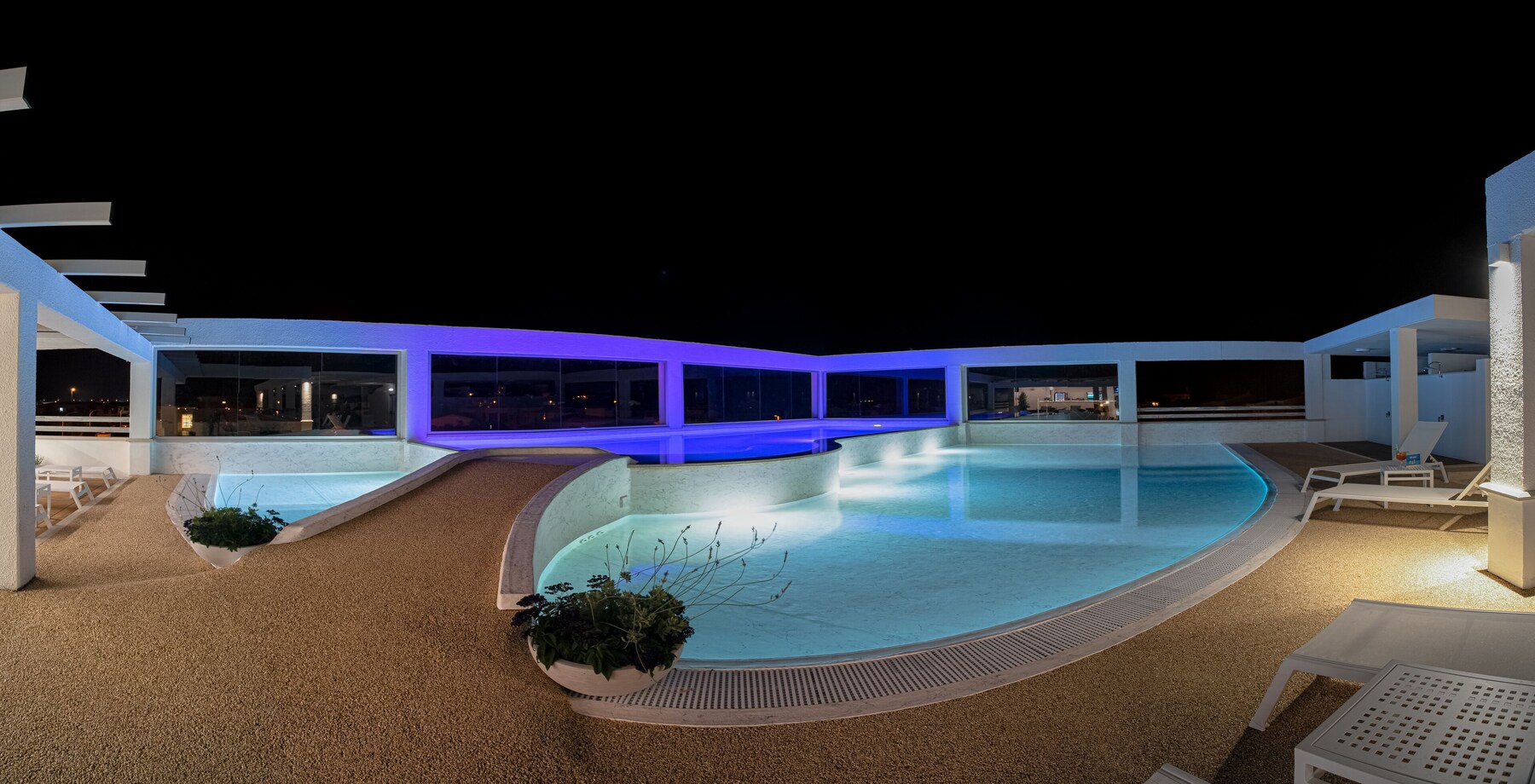 Outdoor pool, open 10:00 AM to 6:30 PM, pool umbrellas, pool loungers
