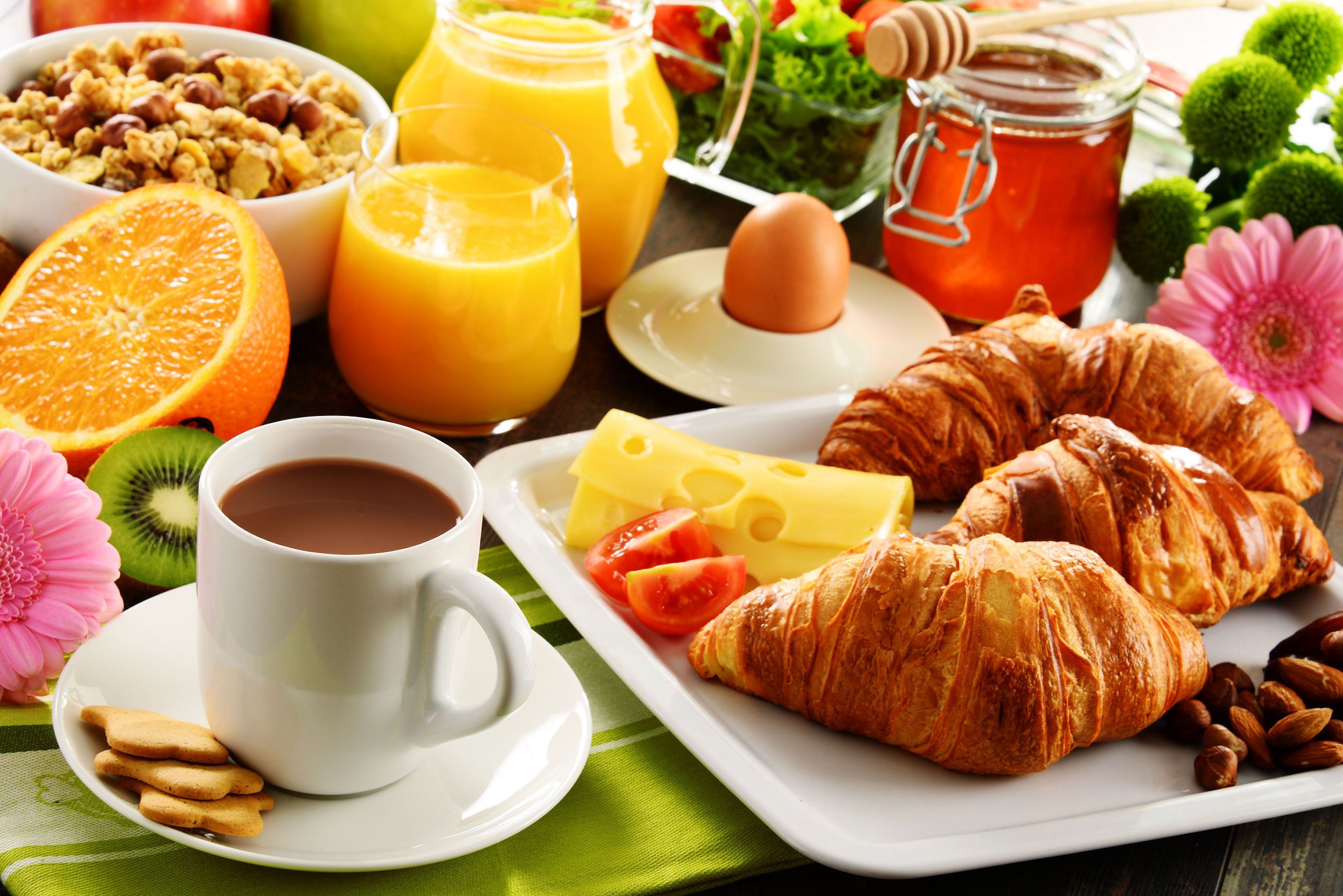 Free daily buffet breakfast 