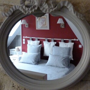 Comfort Double or Twin Room, Garden View | 1 bedroom, premium bedding, individually decorated - Chambres d'hôtes Clos de la Valette (Fontaine-Henry)