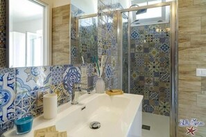 Shower, free toiletries, hair dryer, bidet - Quasi in Porto Rooms (Castellabate)