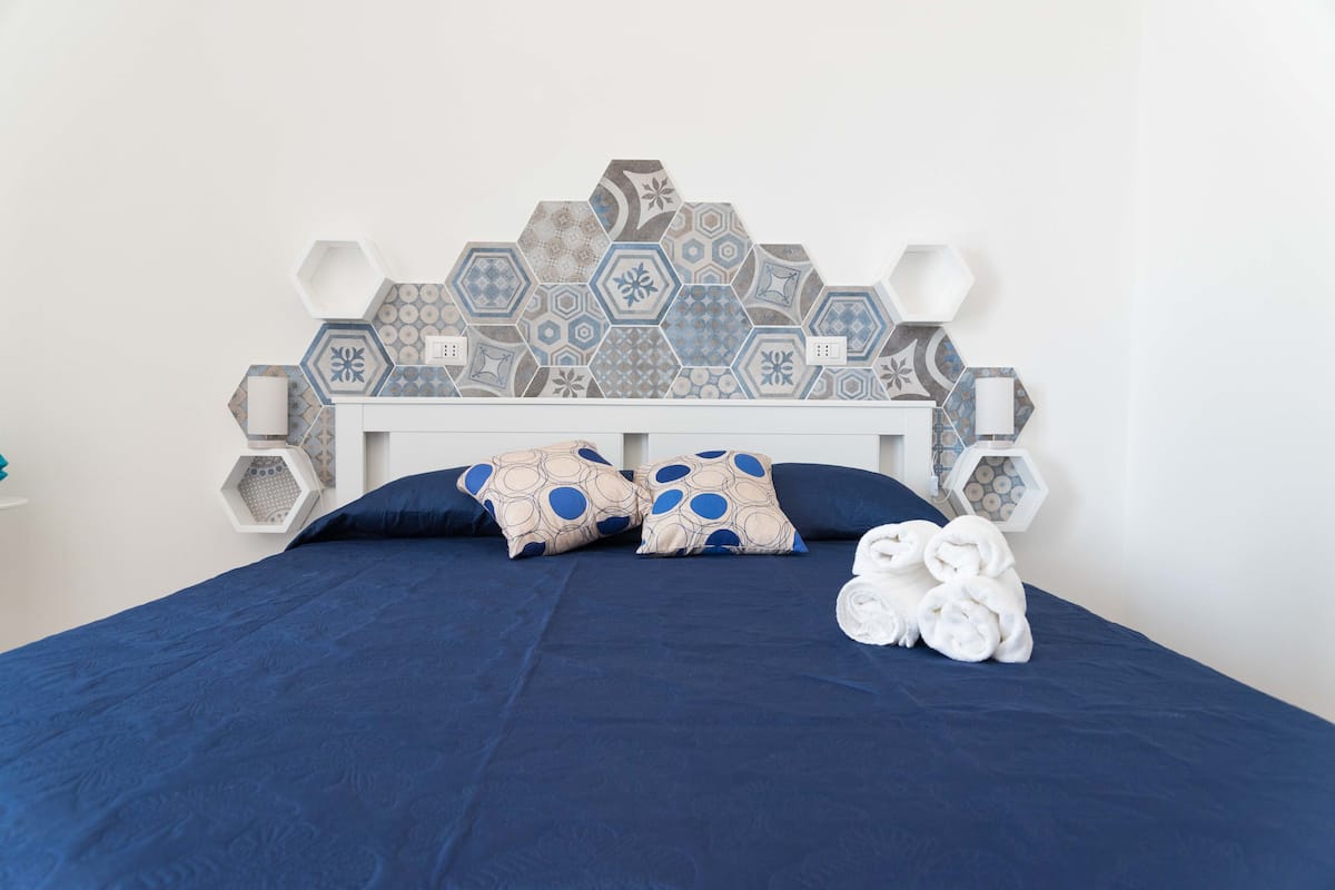Deluxe kamer, terras, uitzicht op zee | Geluiddichte muren, gratis babybedden, gratis wifi, beddengoed