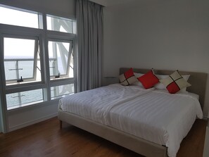 Penthouse panorámico, 3 habitaciones, balcón, vista al océano | Vista desde la habitación