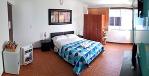 Minibar, free WiFi, bed sheets